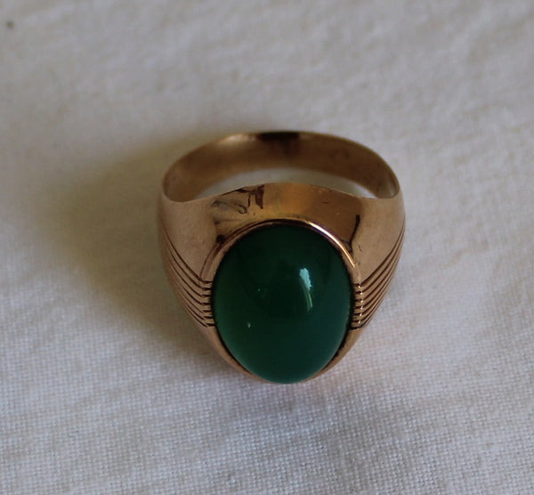 14 karat guld ring med grøn sten